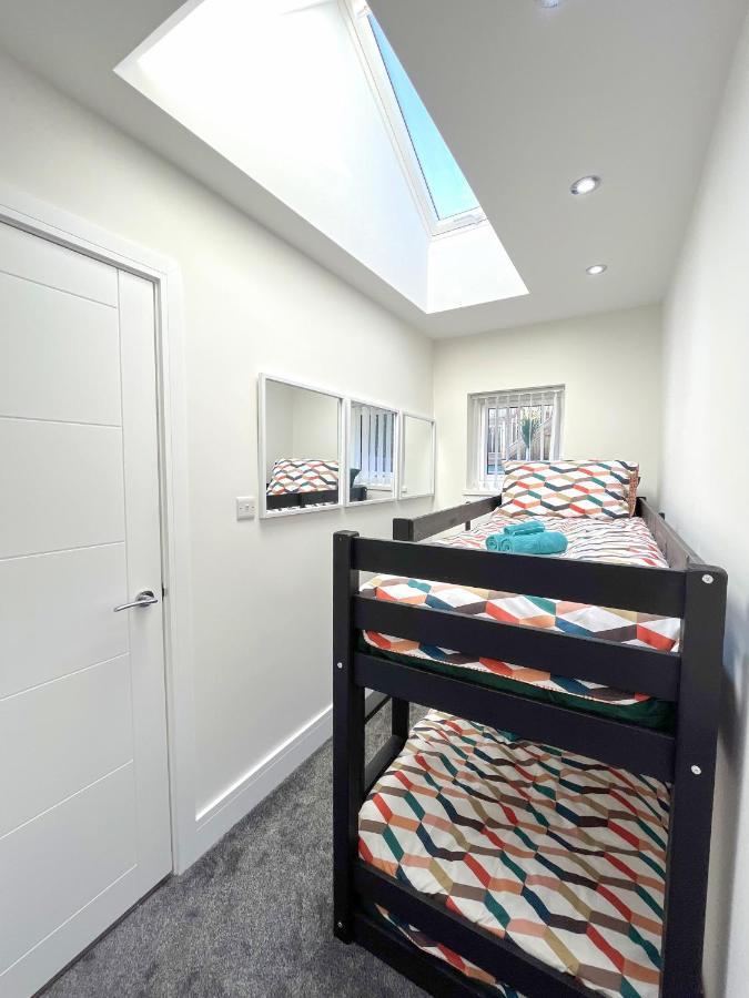 Luxury Property With Hot Tub And Sea Views Oystermouth Exterior photo