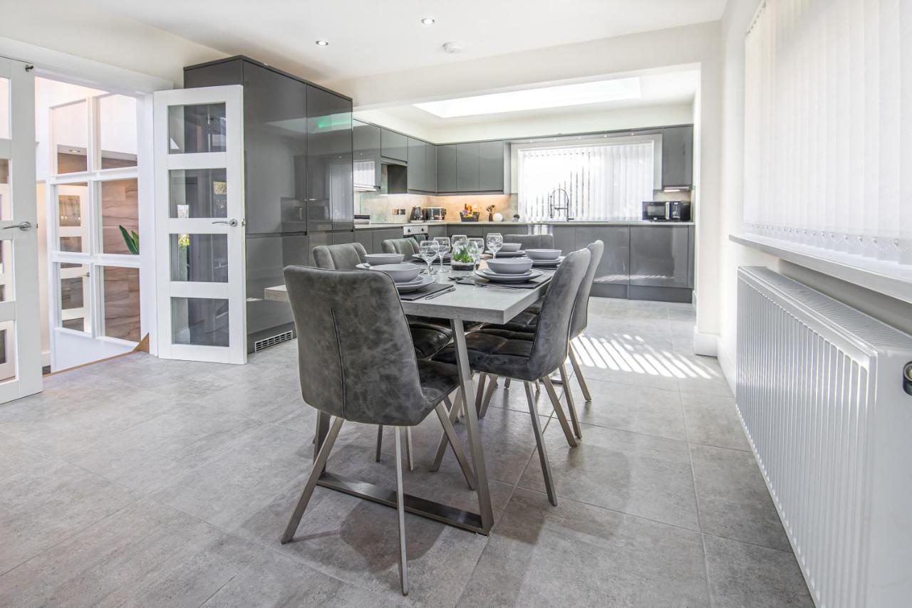 Luxury Property With Hot Tub And Sea Views Oystermouth Exterior photo