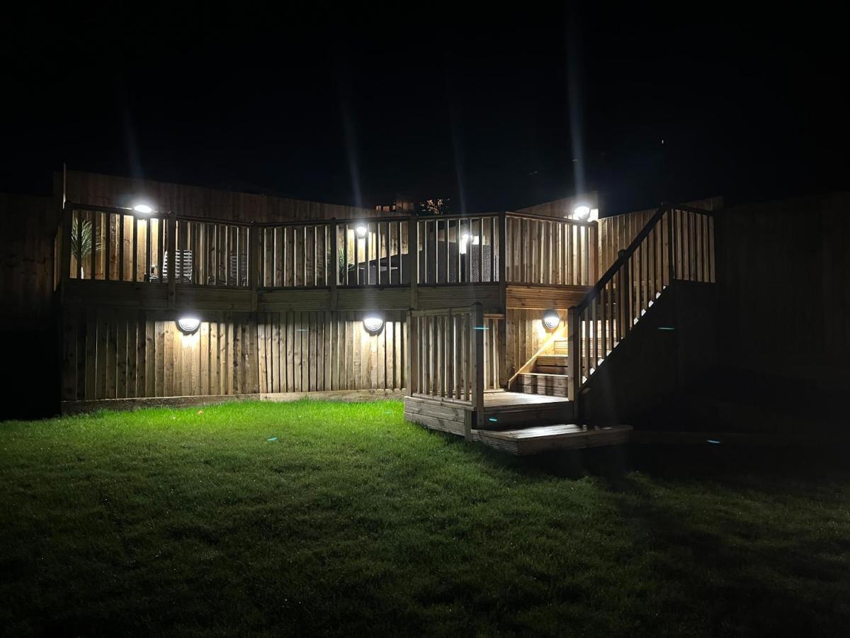 Luxury Property With Hot Tub And Sea Views Oystermouth Exterior photo