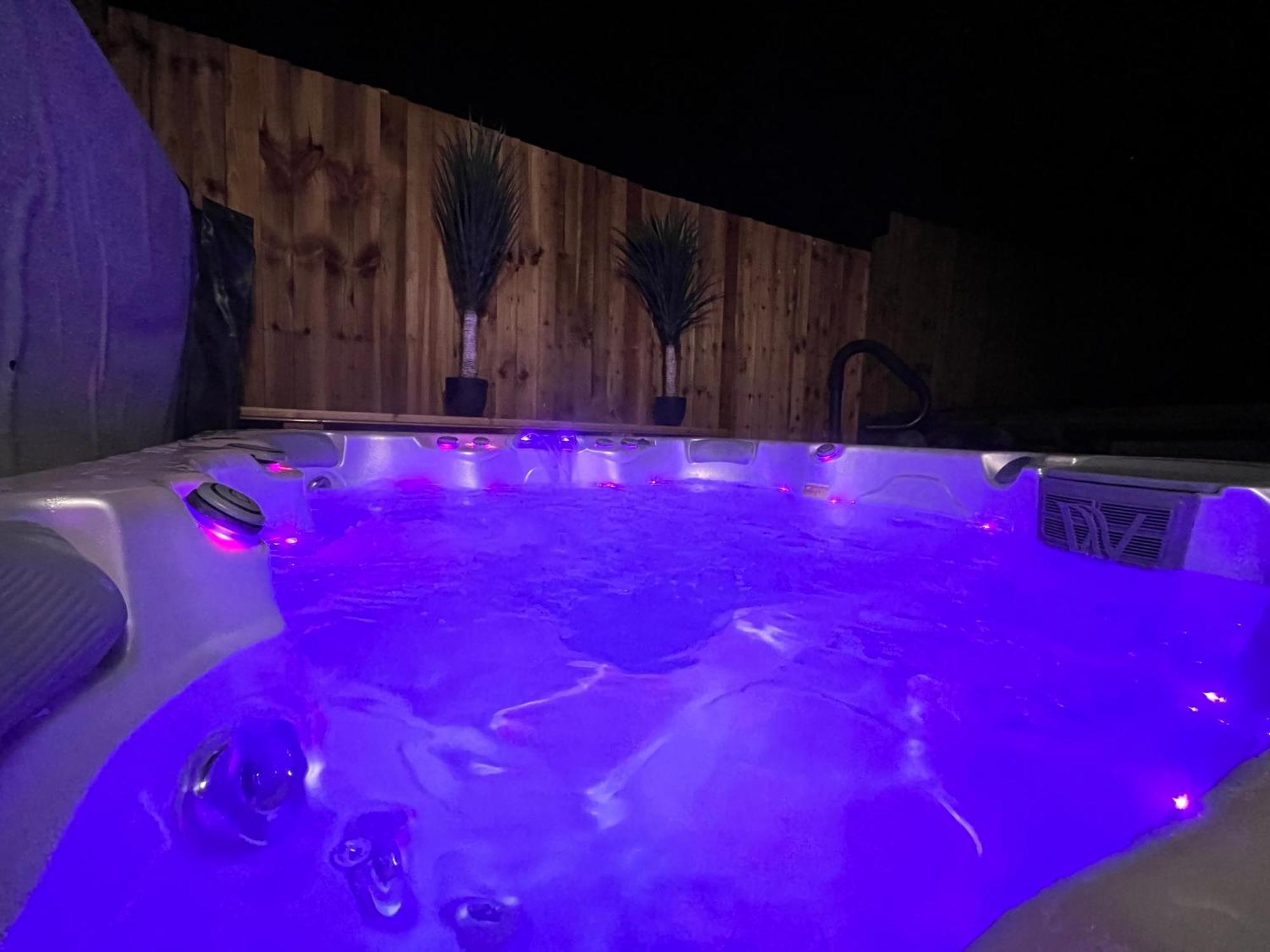 Luxury Property With Hot Tub And Sea Views Oystermouth Exterior photo